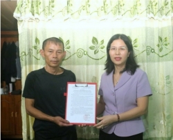 Khen thưởng người dân kịp thời cứu người trên sông