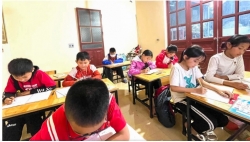Cô giáo không tay gieo mầm ước mơ từ nghị lực phi thường