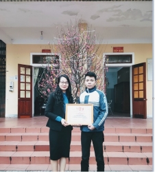Hương Khê: Tuyên dương cậu học sinh “Nhặt được của rơi, tìm người trả lại”