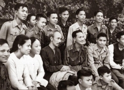 BÁC HỒ NÓI CHUYỆN "TẾT" VÀ "XUÂN
