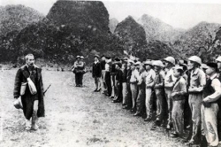 Bác Hồ dạy bộ đội biên phòng